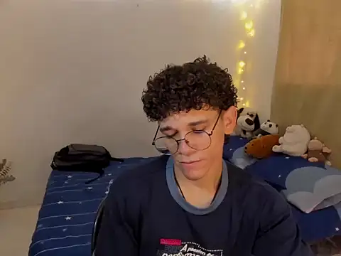 Snapshot of Tom_Blues chatting on 10, 11, 2025 Tom Blues online show from 10, 11, 2025