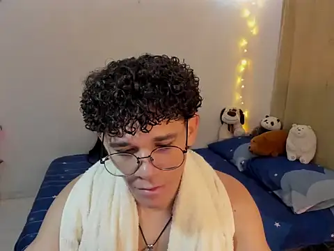 Snapshot of Tom_Blues chatting on 11, 11, 2025 Tom Blues online show from 11, 11, 2025