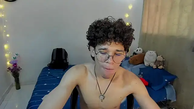 Snapshot of Tom_Blues chatting on 13, 11, 2025 Tom Blues online show from 13, 11, 2025