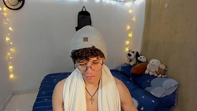 Snapshot of Tom_Blues chatting on 27, 11, 2025 Tom Blues online show from 27, 11, 2025