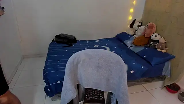 Snapshot of Tom_Blues chatting on 15, 12, 2025 Tom Blues online show from 15, 12, 2025