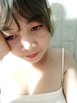 Snapshot of Lyly_nuce chatting on 7, 10, 2025 Lyly nuce online show from 7, 10, 2025