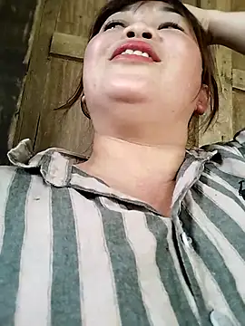 Snapshot of Lyly_nuce chatting on 5, 11, 2025 Lyly nuce online show from 5, 11, 2025