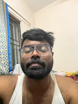 Snapshot of DJLOVE280825 chatting on 8, 10, 2025 DJLOVE280825 online show from 8, 10, 2025