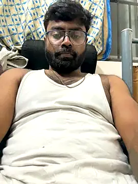 Snapshot of DJLOVE280825 chatting on 13, 10, 2025 DJLOVE280825 online show from 13, 10, 2025