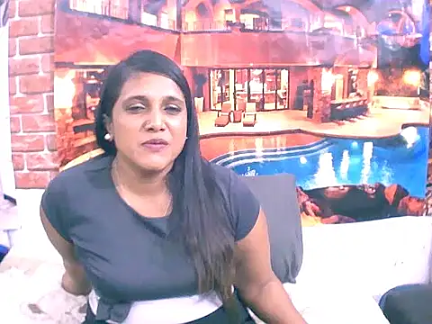 Snapshot of IndianSexyLady4u chatting on 2, 11, 2025 IndianSexyLady4u online show from 2, 11, 2025