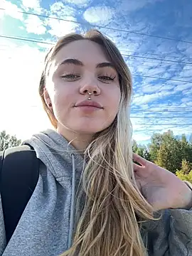 LunaMillie online show from 14, 9, 2025