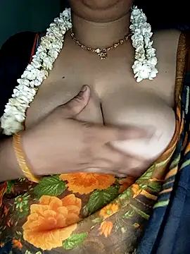 Snapshot of Geetha227 chatting on 11, 11, 2025 Geetha227 online show from 11, 11, 2025