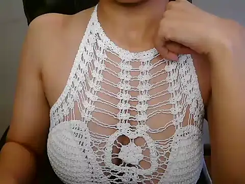 Snapshot of akankshapuri chatting on 1, 12, 2025 akankshapuri online show from 1, 12, 2025