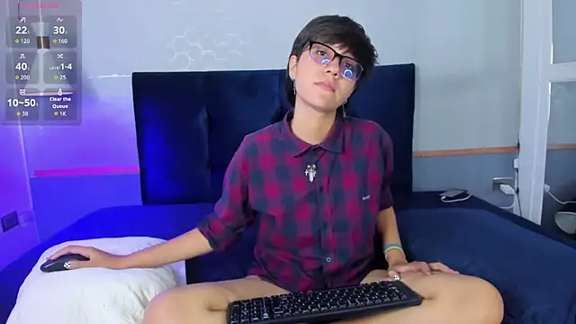 Snapshot of Tsuki_Maru chatting on 9, 10, 2025 Tsuki Maru online show from 9, 10, 2025