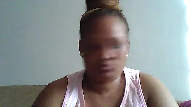 Snapshot of Yellobonepussy chatting on 13, 9, 2025 Yellobonepussy online show from 13, 9, 2025