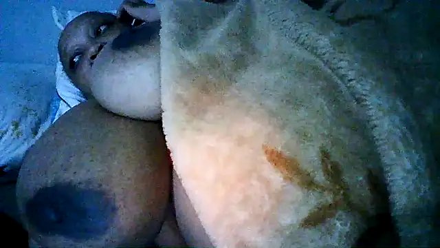 Snapshot of Yellobonepussy chatting on 30, 9, 2025 Yellobonepussy online show from 30, 9, 2025
