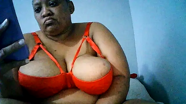 Snapshot of Yellobonepussy chatting on 30, 9, 2025 Yellobonepussy online show from 30, 9, 2025