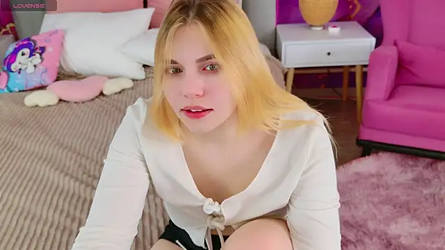 Evie Vall online show from 17, 10, 2025