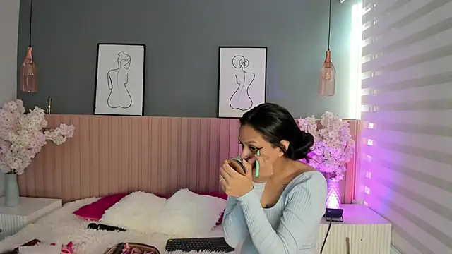 Mila Hank  online show from 4, 3, 2026