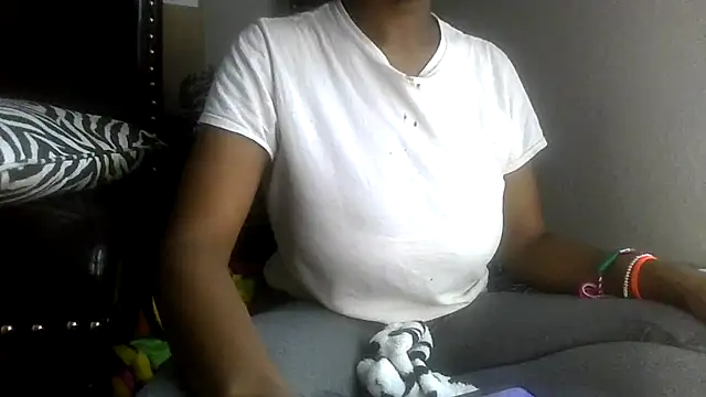 Snapshot of prettymaa chatting on 23, 10, 2025 prettymaa online show from 23, 10, 2025