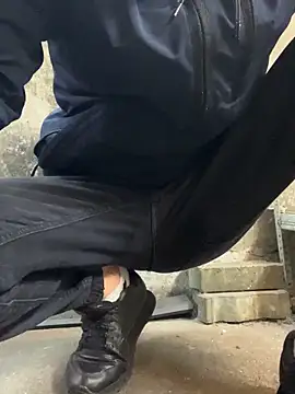 Snapshot of bmwe71 chatting on 18, 11, 2025 bmwe71 online show from 18, 11, 2025