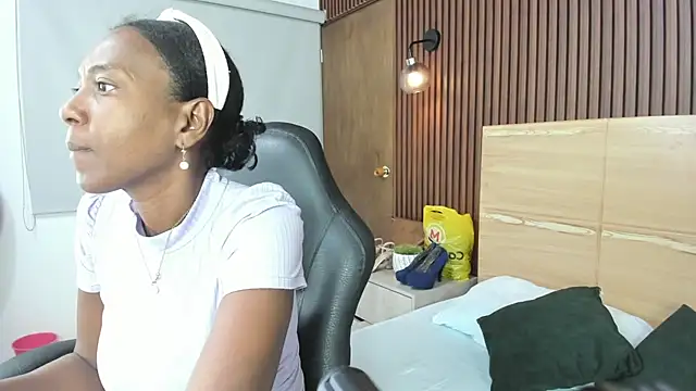 Snapshot of coral15_ chatting on 22, 10, 2025 coral15 online show from 22, 10, 2025