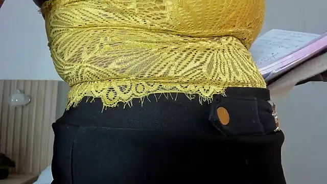 Snapshot of coral15_ chatting on 16, 12, 2025 coral15 online show from 16, 12, 2025