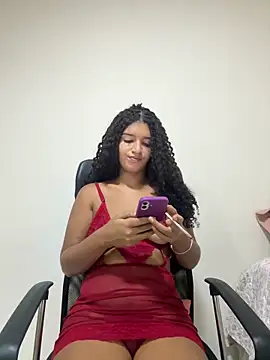 Snapshot of larajuli chatting on 24, 2, 2026 larajuli online show from 24, 2, 2026