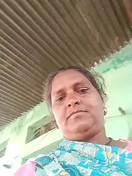 Snapshot of Ishwariya_Hatwal chatting on 10, 10, 2025 Ishwariya Hatwal online show from 10, 10, 2025