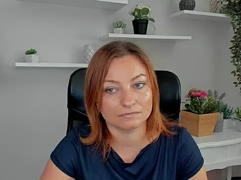 Snapshot of angelaSamt chatting on 11, 9, 2025 angelaSamt online show from 11, 9, 2025