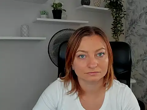 Snapshot of angelaSamt chatting on 12, 9, 2025 angelaSamt online show from 12, 9, 2025