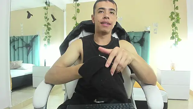 Snapshot of Muscle_Scott chatting on 30, 10, 2025 Muscle Scott online show from 30, 10, 2025