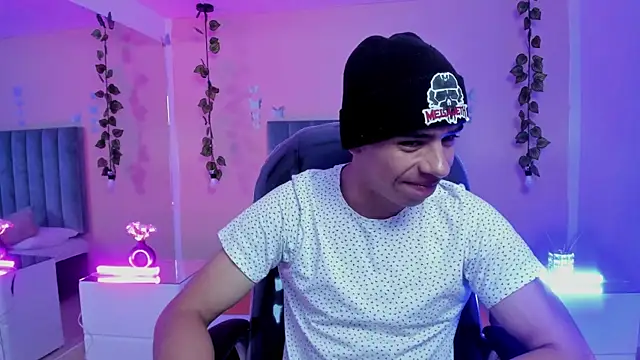 Snapshot of Muscle_Scott chatting on 5, 11, 2025 Muscle Scott online show from 5, 11, 2025