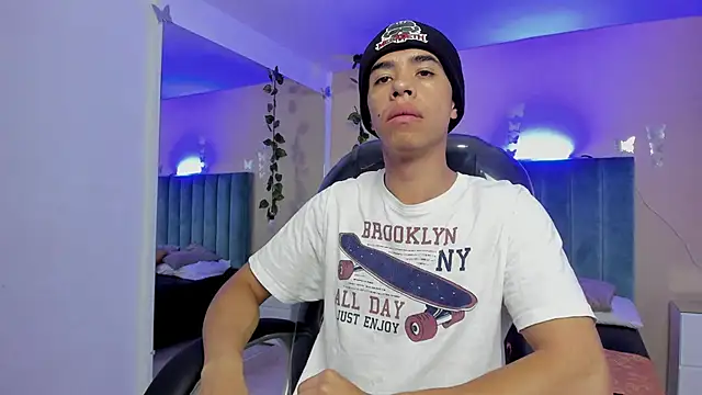 Snapshot of Muscle_Scott chatting on 9, 11, 2025 Muscle Scott online show from 9, 11, 2025