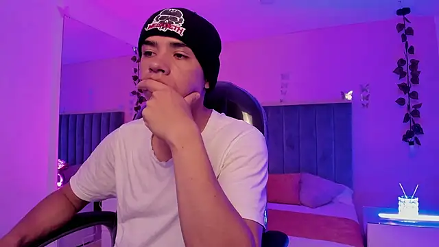 Snapshot of Muscle_Scott chatting on 12, 11, 2025 Muscle Scott online show from 12, 11, 2025