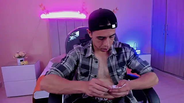 Snapshot of Muscle_Scott chatting on 13, 11, 2025 Muscle Scott online show from 13, 11, 2025