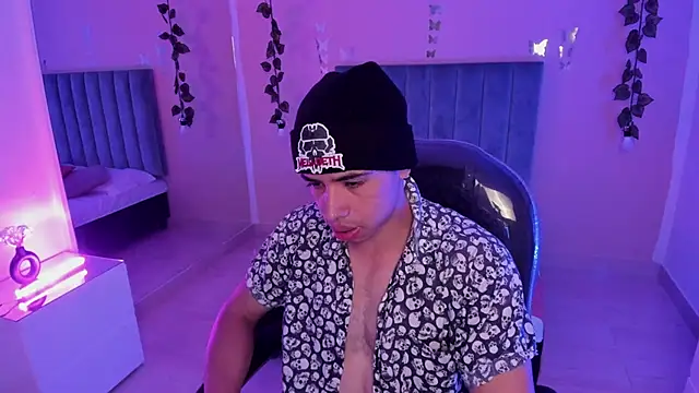 Snapshot of Muscle_Scott chatting on 17, 11, 2025 Muscle Scott online show from 17, 11, 2025