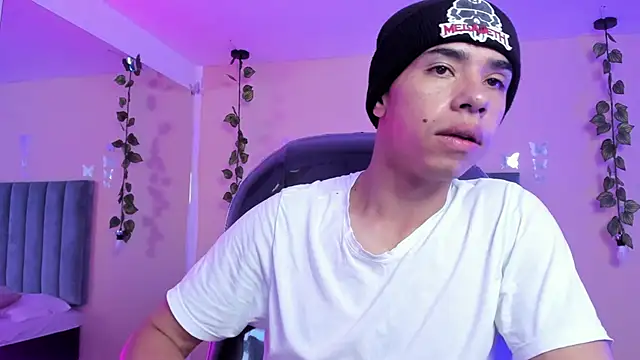 Snapshot of Muscle_Scott chatting on 18, 11, 2025 Muscle Scott online show from 18, 11, 2025