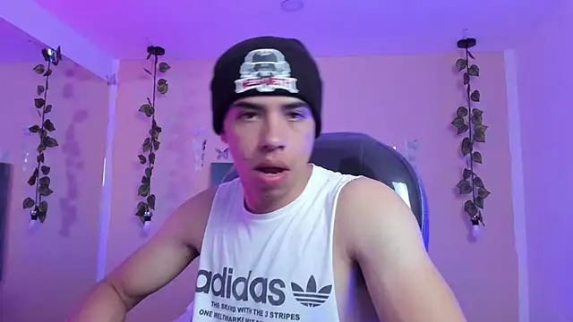 Snapshot of Muscle_Scott chatting on 19, 11, 2025 Muscle Scott online show from 19, 11, 2025