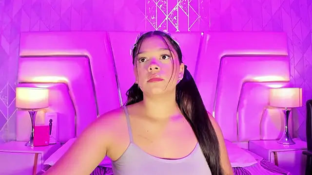 Snapshot of HatsaJones chatting on 4, 2, 2026 HatsaJones online show from 4, 2, 2026