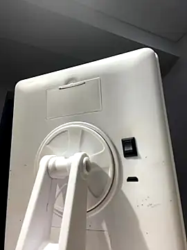 TiffanyyLam online show from 13, 9, 2025