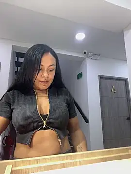 TiffanyyLam online show from 14, 9, 2025