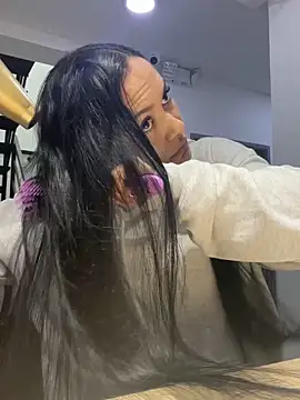 TiffanyyLam online show from 8, 10, 2025