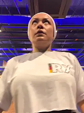 TiffanyyLam online show from 15, 10, 2025