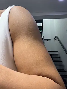 TiffanyyLam online show from 18, 10, 2025