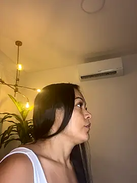 TiffanyyLam online show from 16, 12, 2025