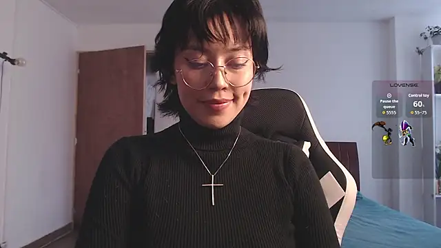 Ellyuwuw online show from 11, 10, 2025