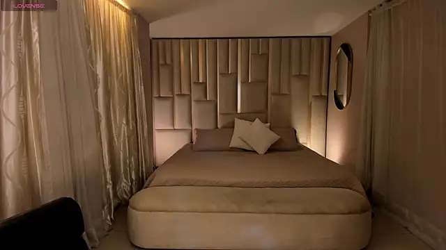 LucyWeiss  online show from 10, 10, 2025