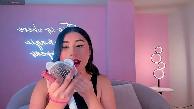 MayaMoretti  online show from 22, 12, 2025