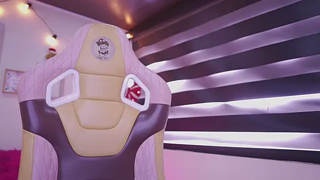 Snapshot of Rebecah_1 chatting on 22, 12, 2025 Rebecah 1 online show from 22, 12, 2025