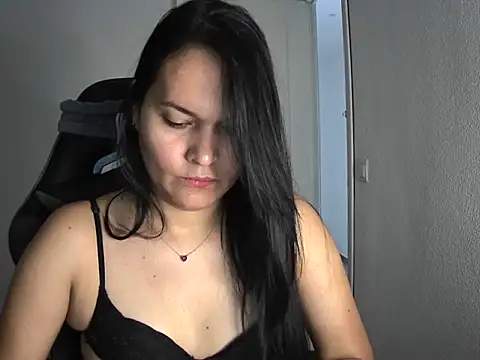 Snapshot of dulvolkova chatting on 14, 10, 2025 dulvolkova online show from 14, 10, 2025