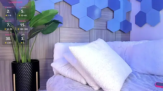 Snapshot of RoxyLior chatting on 10, 10, 2025 RoxyLior online show from 10, 10, 2025