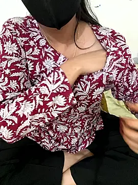 Sex Queen aaraya online show from 8, 4, 2026