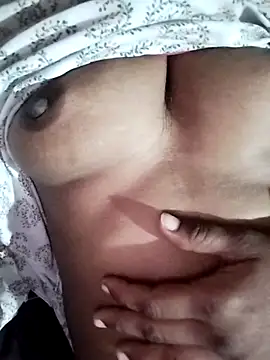 Snapshot of Beautiful-fun6 chatting on 28, 10, 2025 Beautiful-fun6 online show from 28, 10, 2025